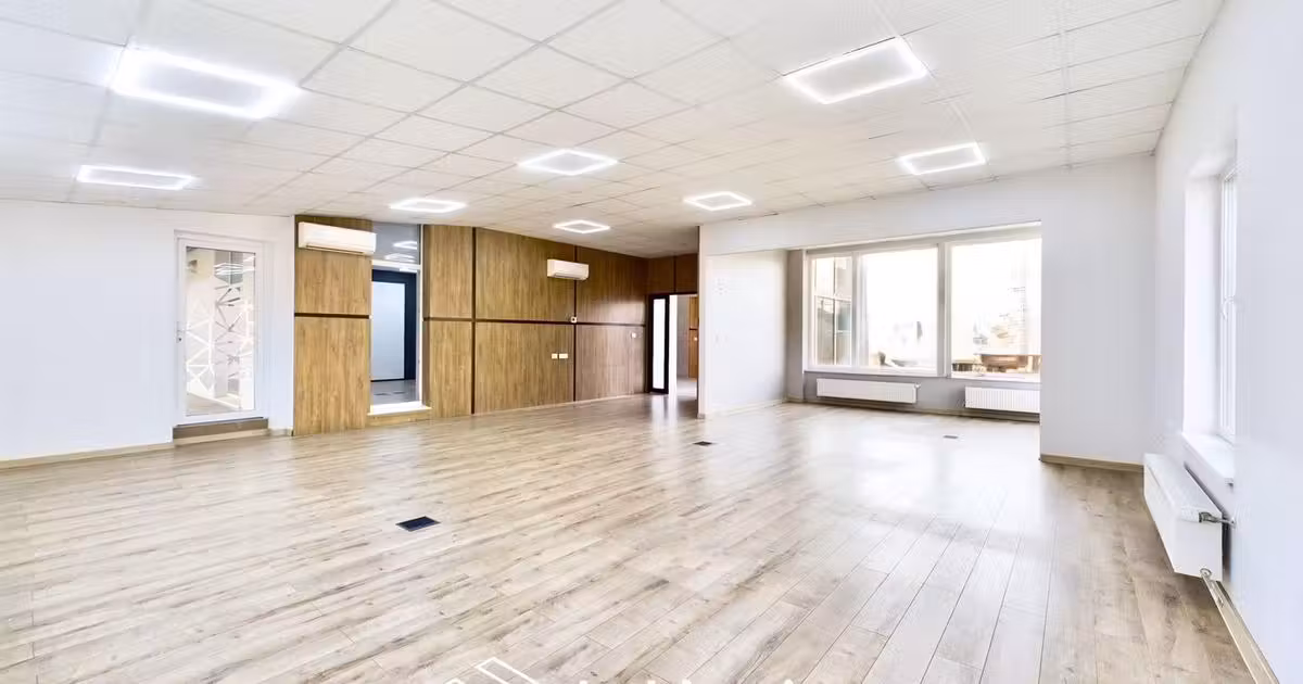 Birou de vânzare de 470 mp, în Dumbrăvița