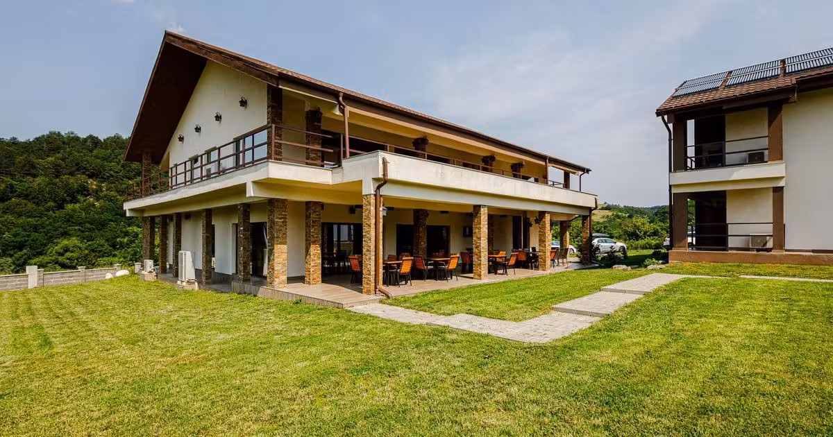 Hotel/Pensiune de vânzare 737 mp în Sasca Montană