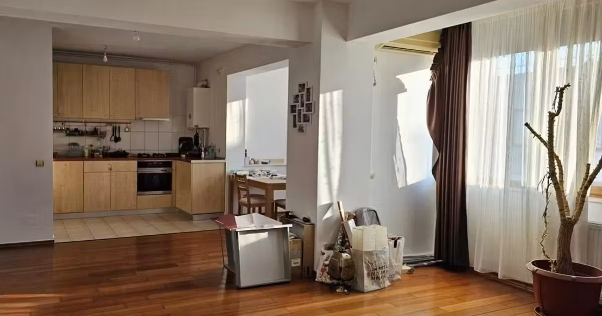 Apartament de vânzare cu 2 camere în zona Basarabia, Sector 3