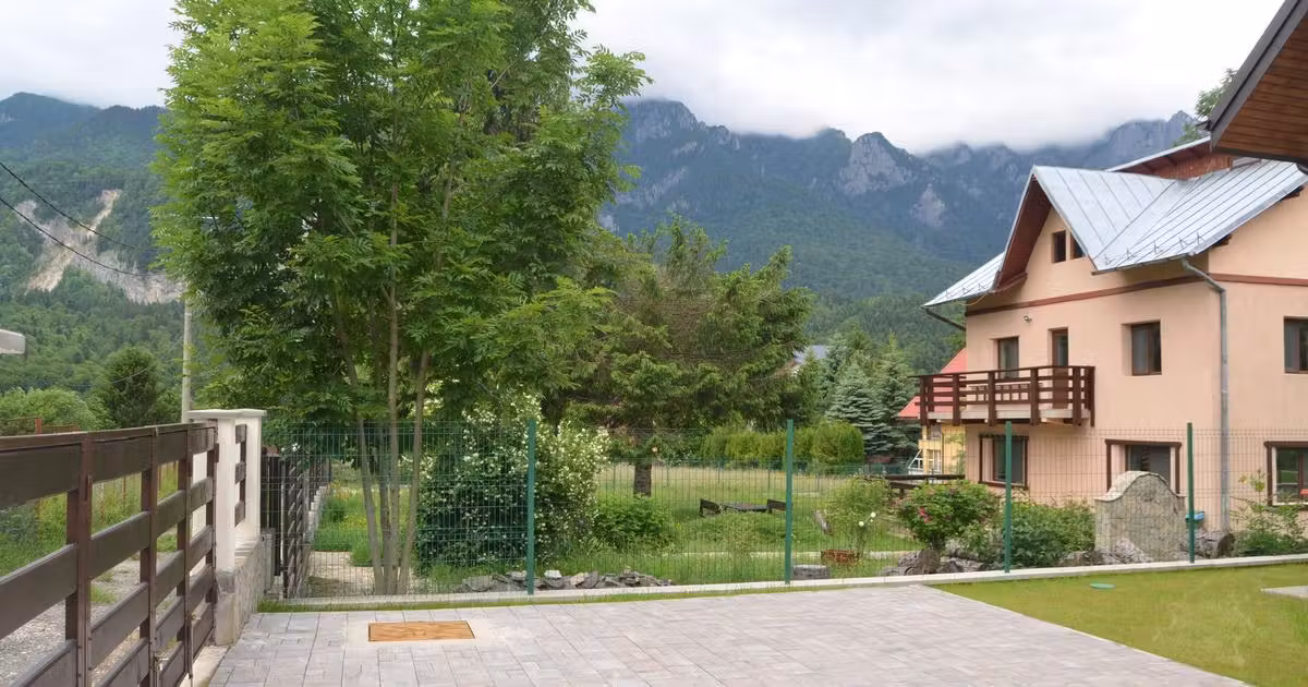 Casă individuală de vânzare cu 3 camere în Bușteni