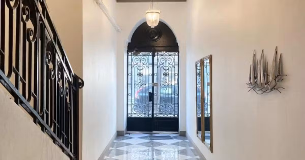 Birou de vânzare de 100.00 mp, în zona Ultracentral, Constanța