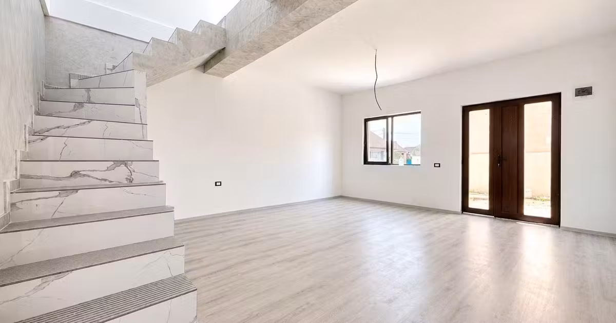 Casă individuală de vânzare cu 7 camere în Lumina