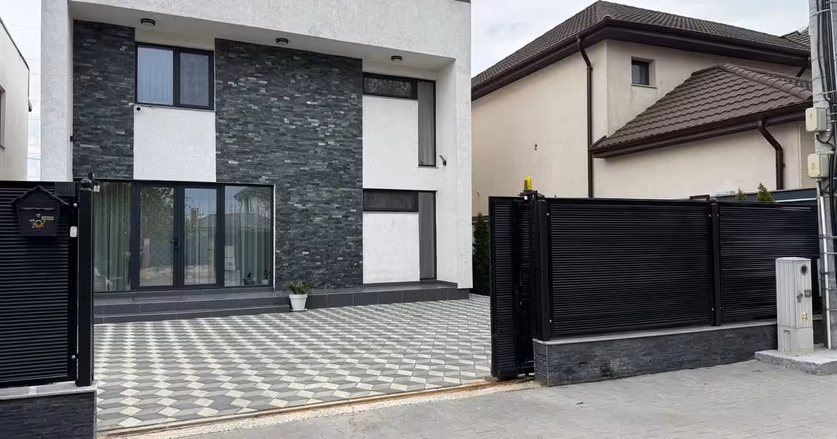 Casă de vânzare cu 4 camere, mobilată în zona Nord, Galați