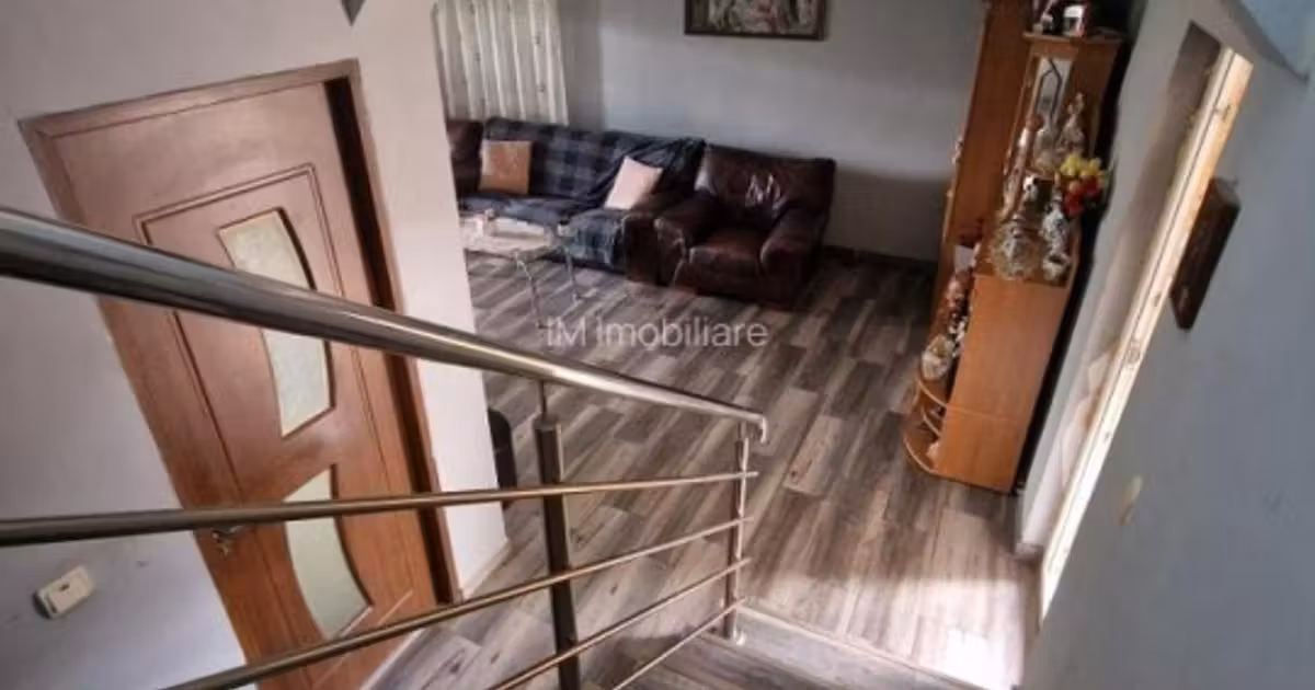 Casă individuală de vânzare cu 5 camere în Sânmihaiu Român