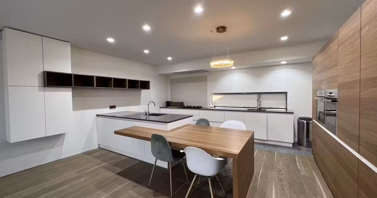 Casă individuală de vânzare cu 6 camere în zona Iancu Nicolae, Sector 1