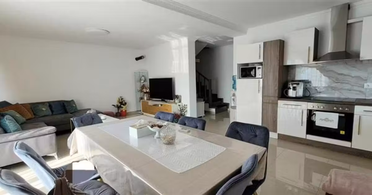 Casă individuală de vânzare cu 4 camere, mobilată în Șura Mare
