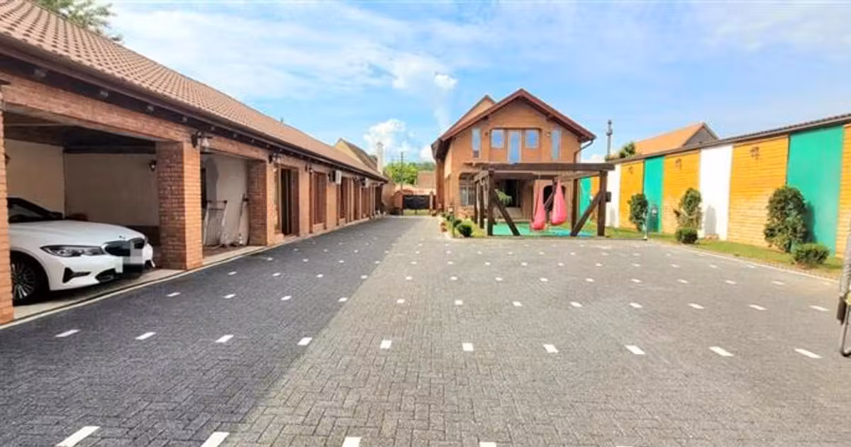 Casă individuală de vânzare cu 15 camere, mobilată în Miercurea Sibiului