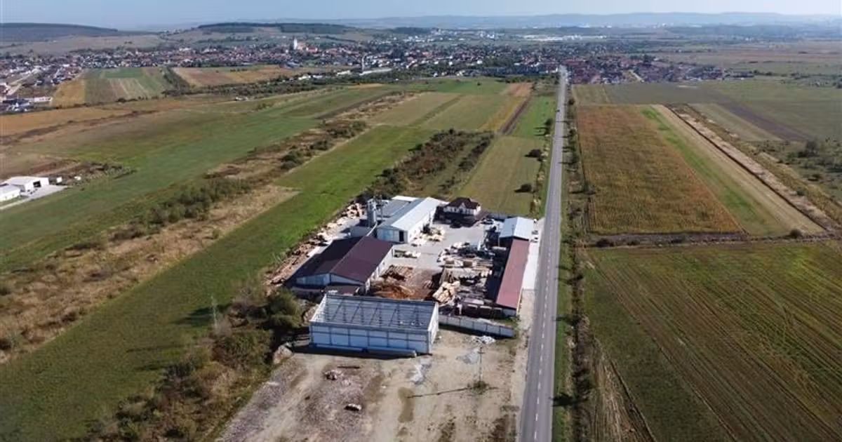 Spațiu comercial de vânzare de 2,500 mp, în Cristian