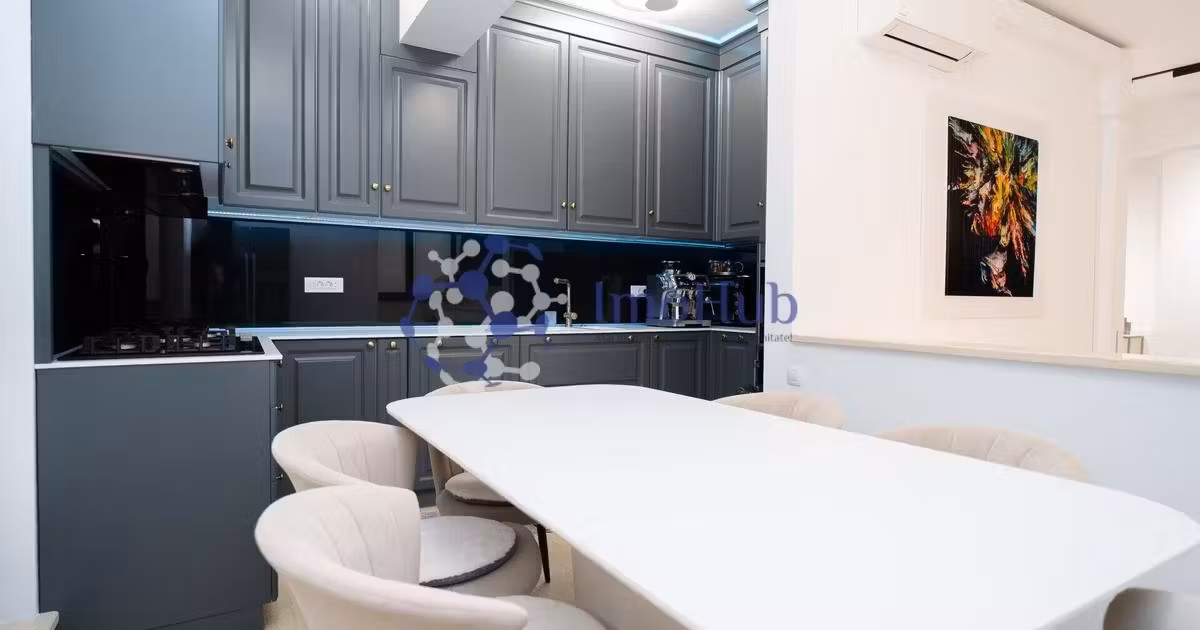 Apartament de vânzare cu 3 camere, mobilat în zona Palat, Iași