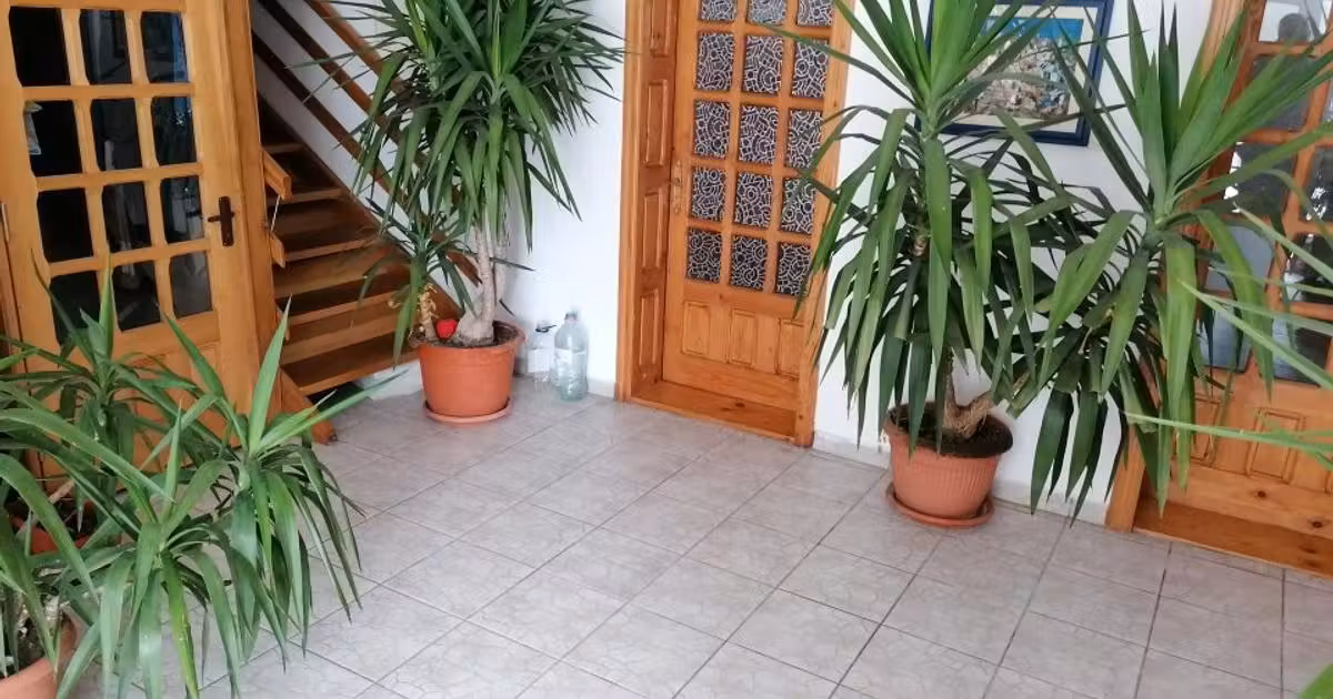 Casă individuală de vânzare cu 7 camere în zona Trivale, Pitești