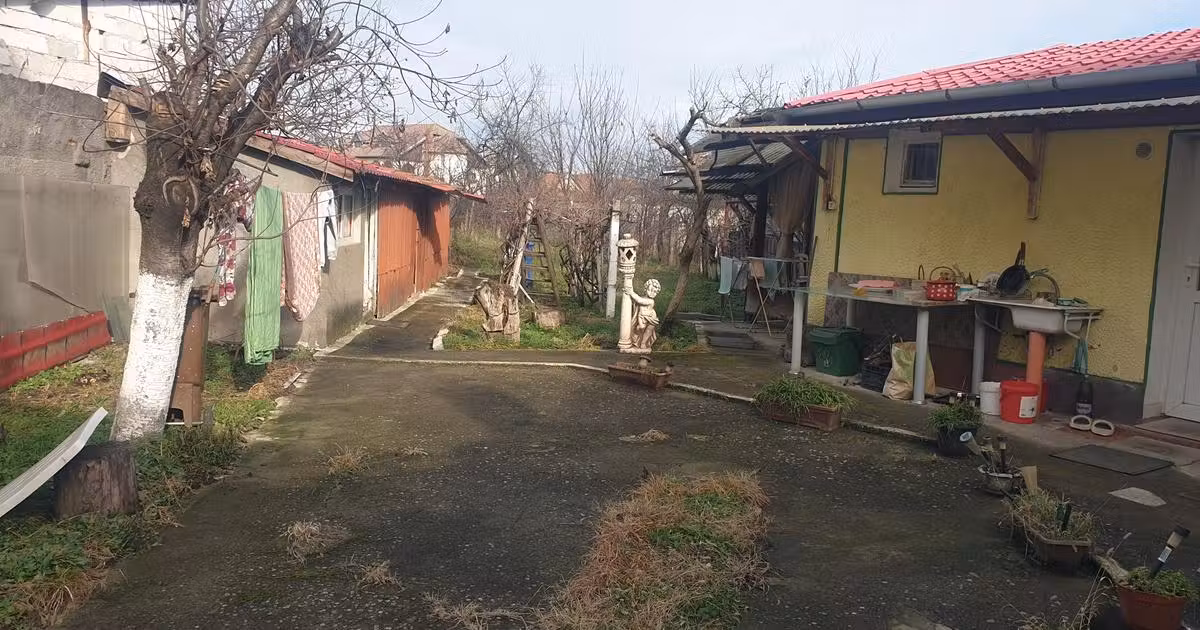 Casă de vânzare cu 4 camere în zona Iosia, Oradea