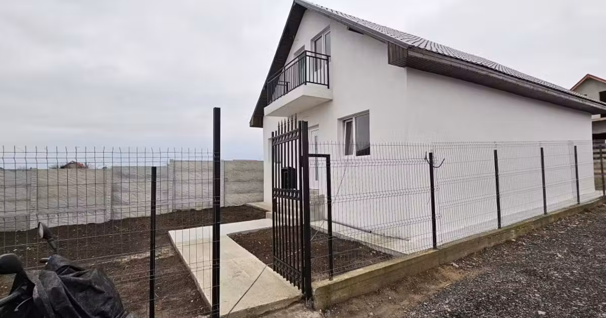 Casă individuală de vânzare cu 4 camere în Lumina