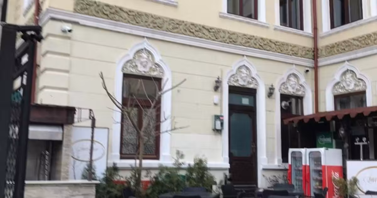 Casă individuală de vânzare cu 9 camere în zona Tineretului, Sector 4