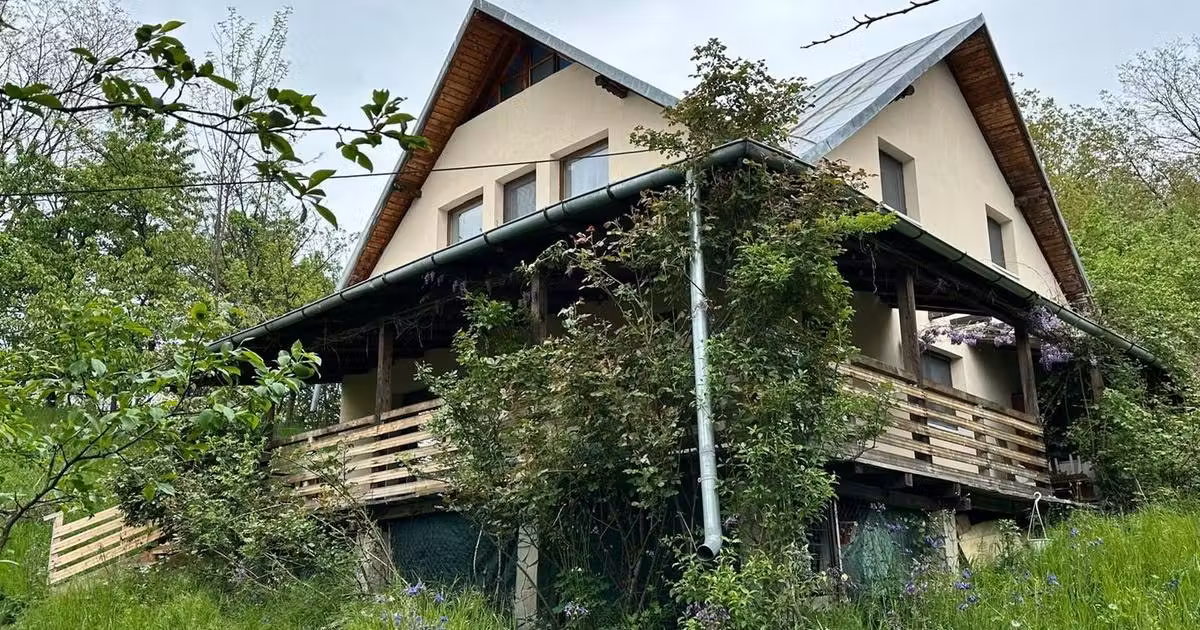 Casă individuală de vânzare cu 5 camere, mobilată în Vălenii de Munte