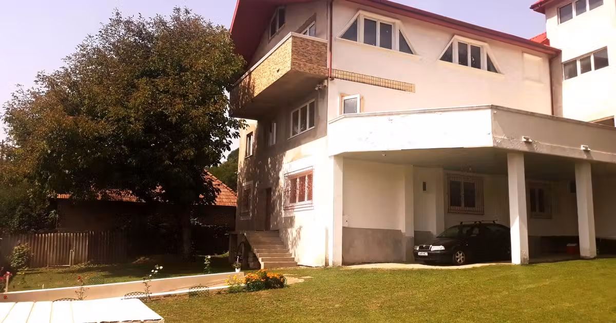 Casă individuală de vânzare cu 24 camere în Slănic