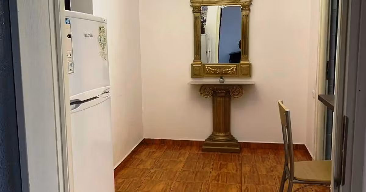 Garsonieră de vânzare, mobilată în zona Decebal, Baia Mare