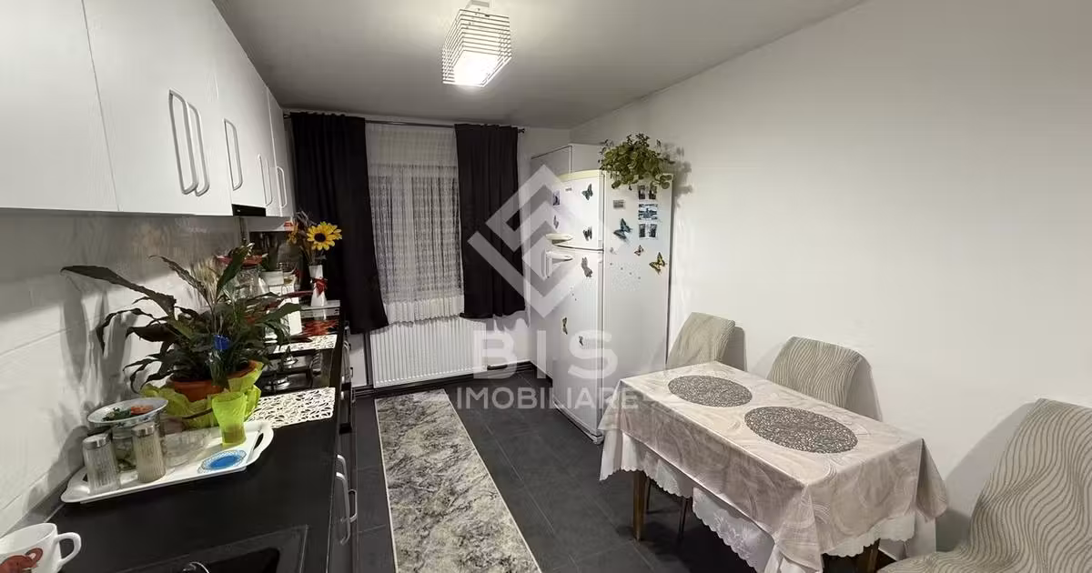 Apartament de vânzare cu 2 camere în zona Central, Bistrița