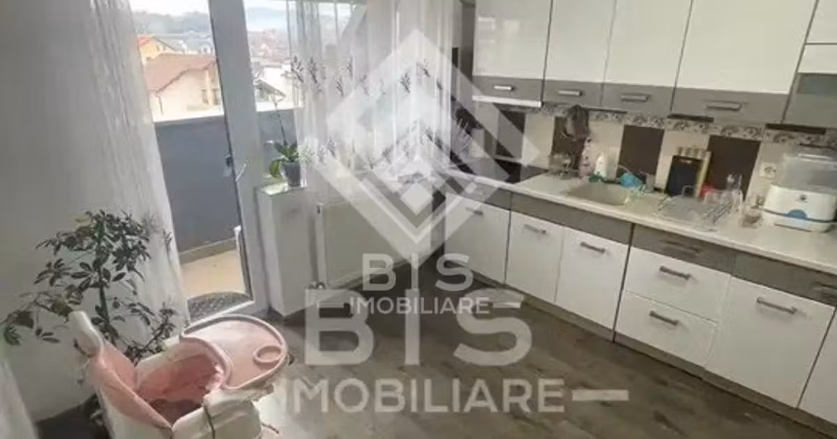 Apartament de vânzare cu 4 camere în zona Exterior Est, Bistrița