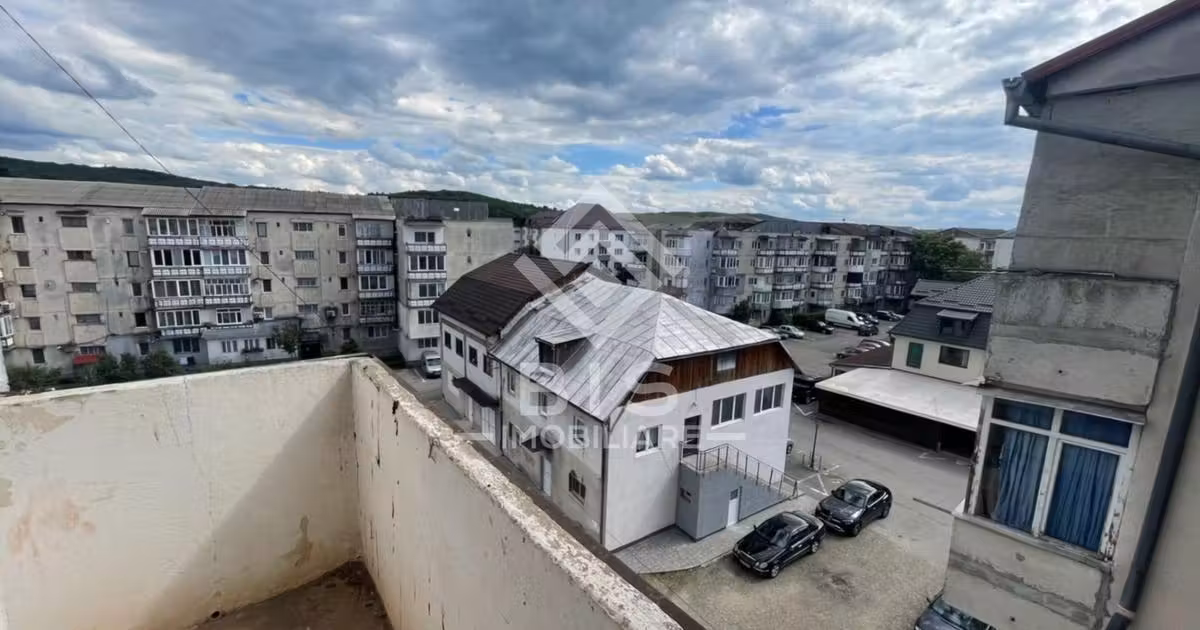 Apartament de vânzare cu 3 camere, mobilat în zona Central, Bistrița