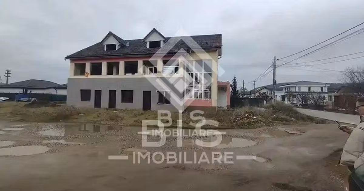 Casă individuală de vânzare cu 4 camere în zona Sud, Bistrița