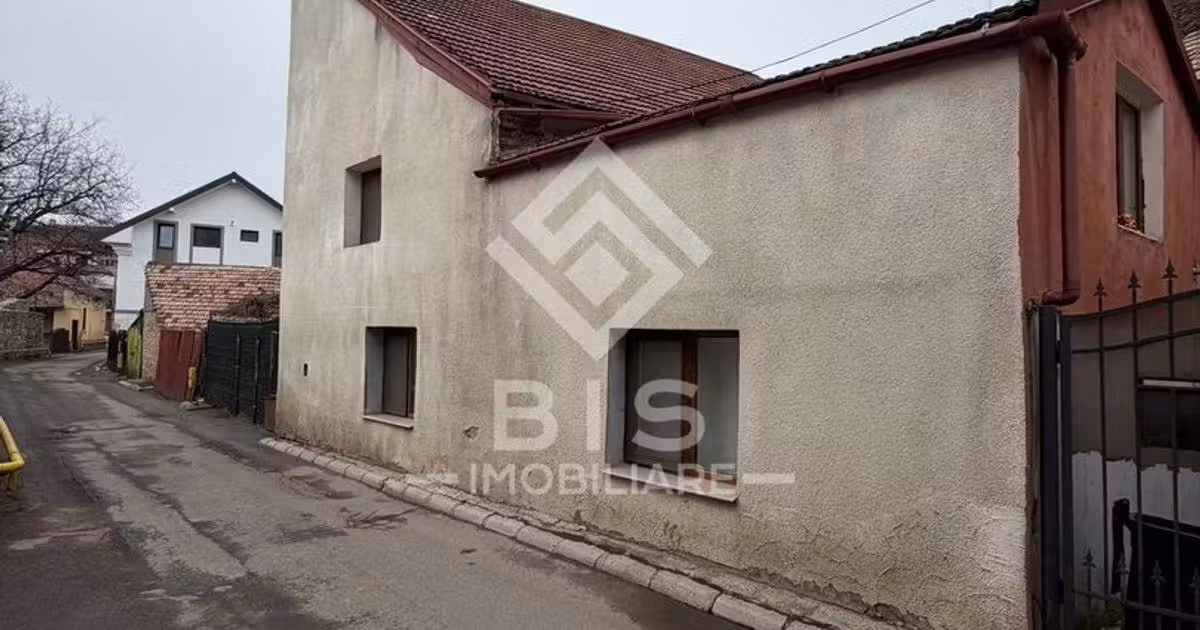 Casă individuală de vânzare cu 4 camere în zona Central, Bistrița
