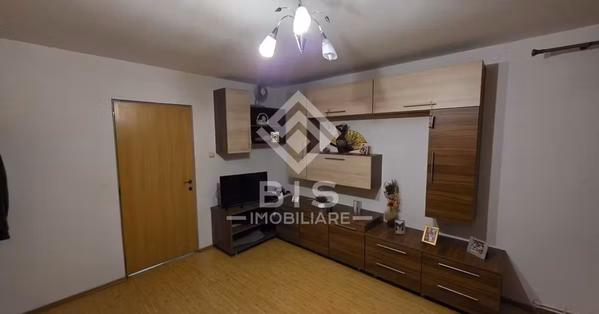 Apartament de vânzare cu 3 camere în zona Centura, Bistrița