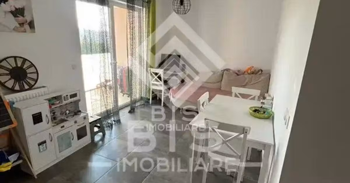 Apartament de vânzare cu 3 camere în zona Sud, Bistrița