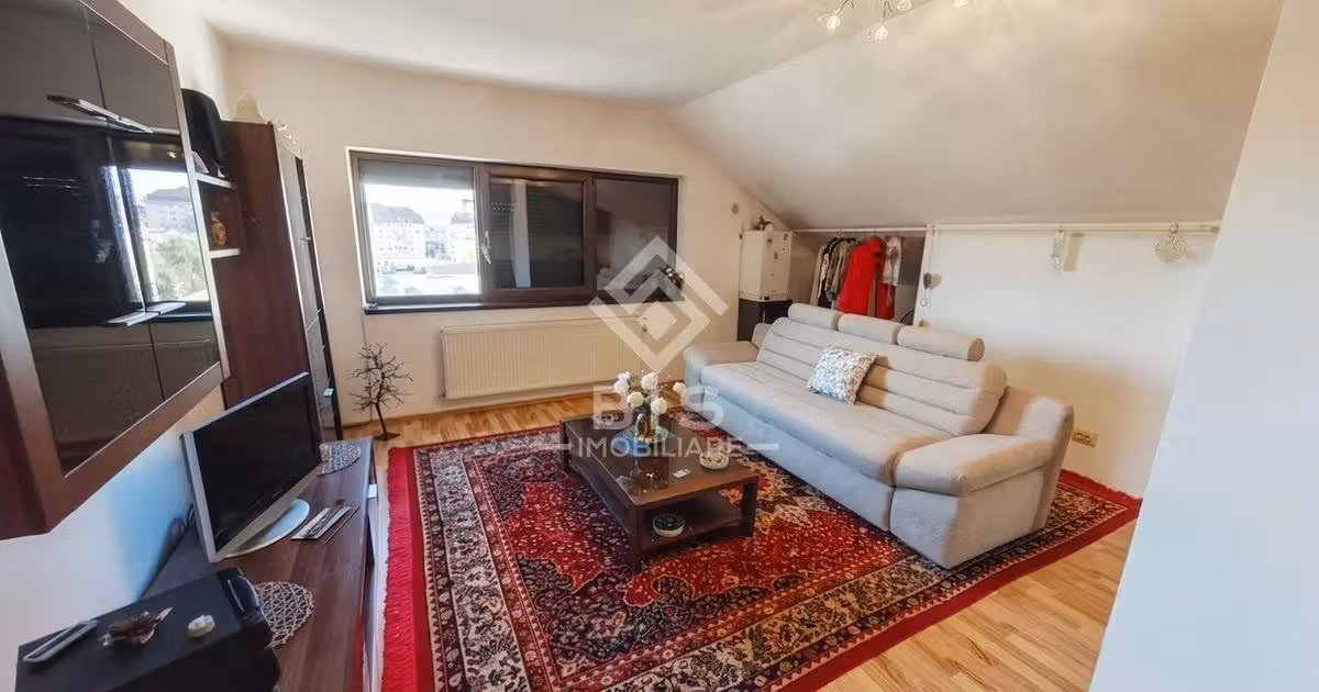 Apartament de vânzare cu 3 camere în zona Central, Bistrița