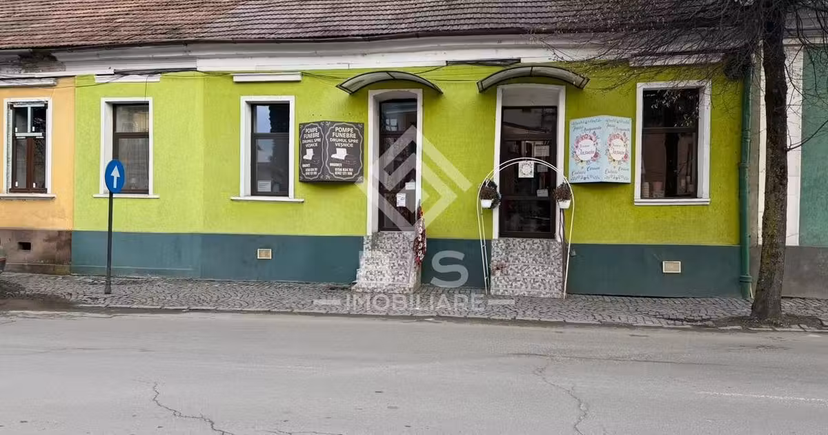Casă individuală de vânzare cu 5 camere în zona Central, Bistrița