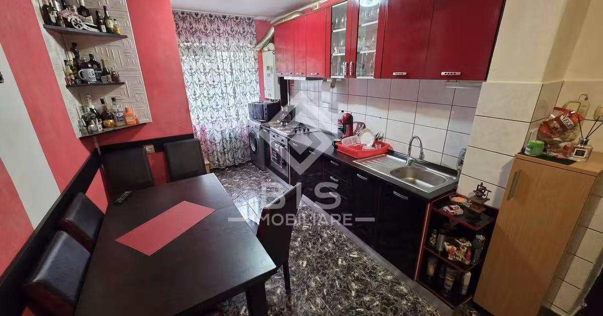Apartament de vânzare cu 2 camere în zona Central, Bistrița