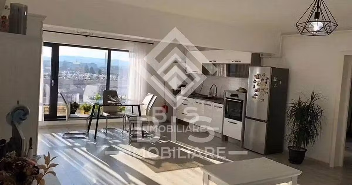 Penthouse de vânzare cu 3 camere în zona Nord, Bistrița