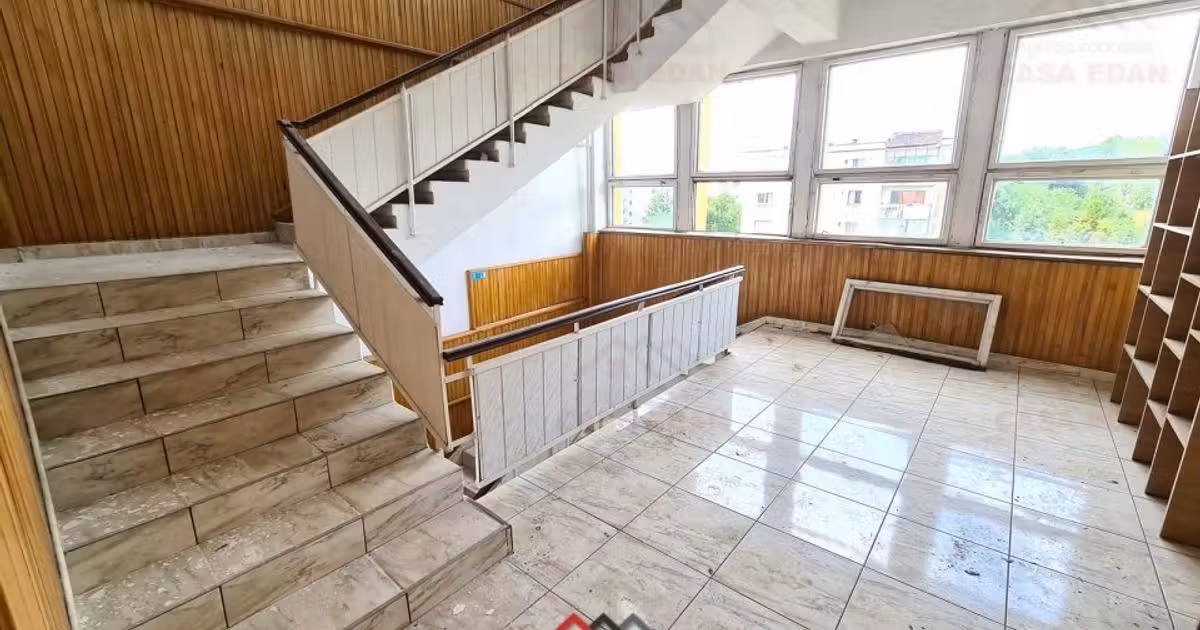 Birou de vânzare 4471 mp în Câmpina