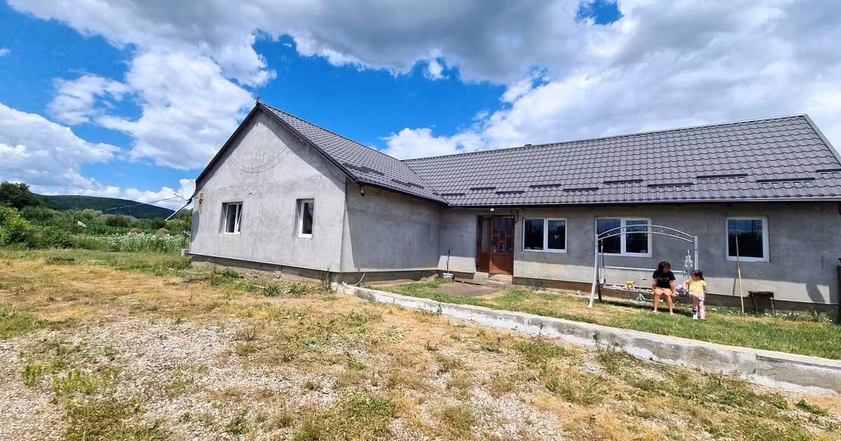 Casă individuală de vânzare cu 3 camere în Podu Oltului