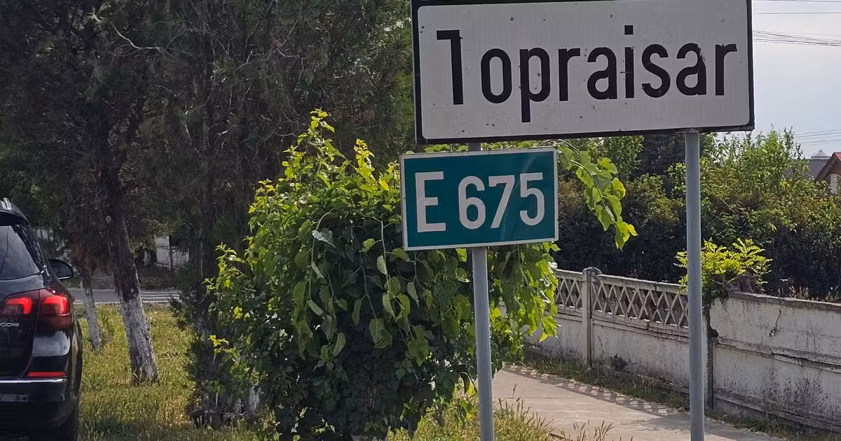 Teren Construcții intravilan de vânzare de 5465 mp, în Topraisar