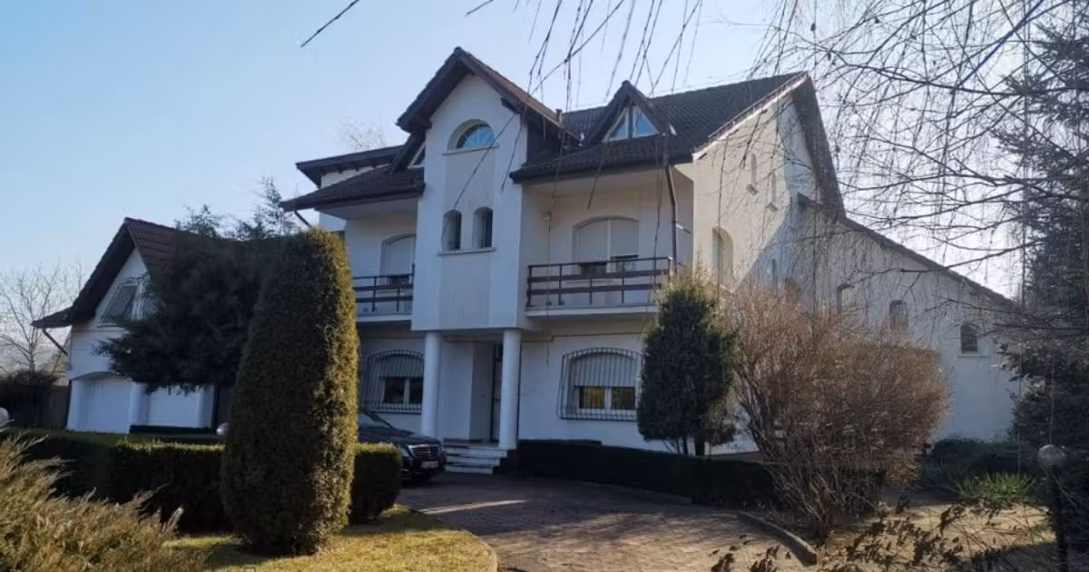 Casă individuală de vânzare cu 10 camere, mobilată în Breaza de Sus