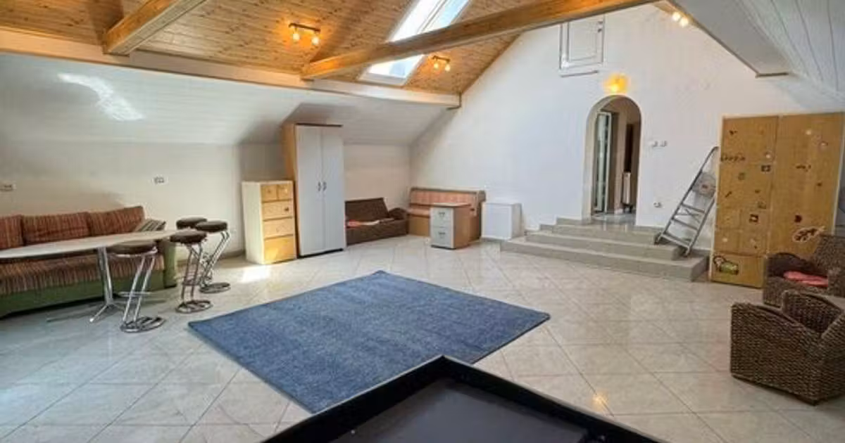 Casă individuală de vânzare cu 8 camere, mobilată în zona Sânnicolau Mic, Arad
