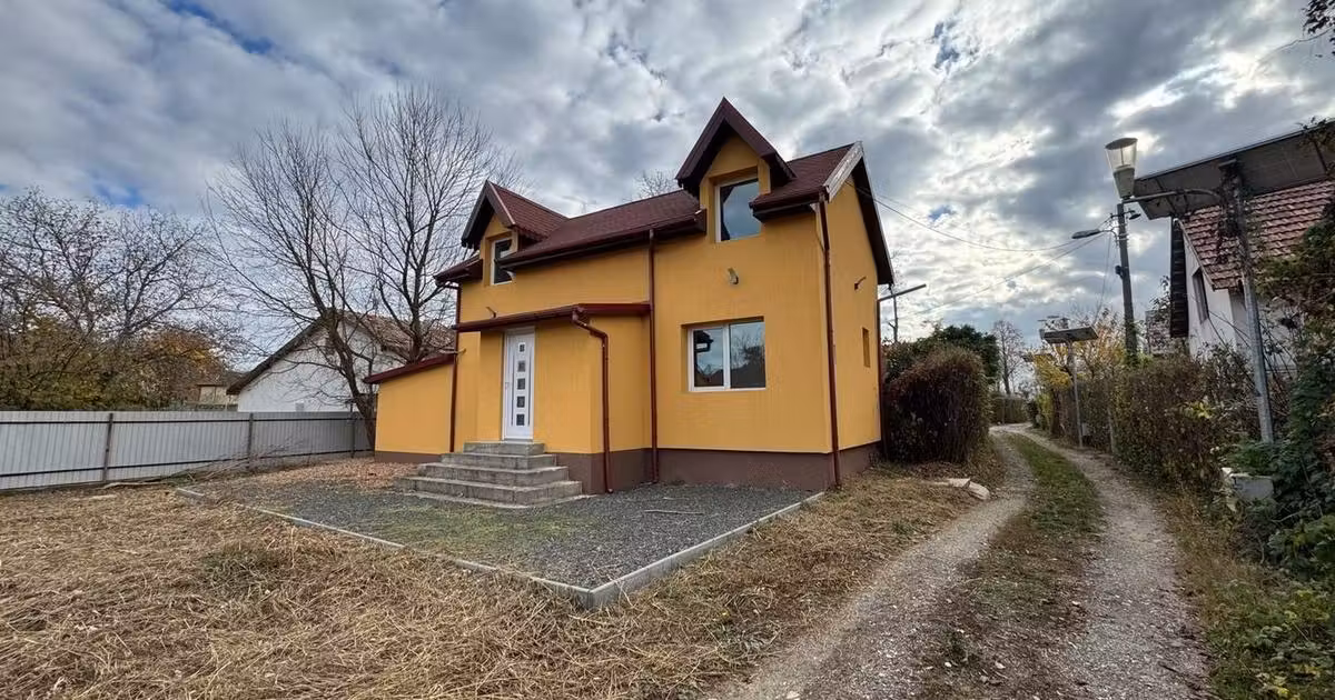 Casă de vânzare cu 3 camere în zona 3 Insule, Arad