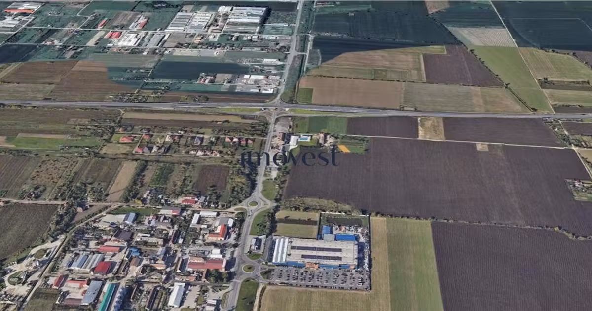 Teren intravilan de vânzare de 9900 mp, în zona Careiului, Satu Mare