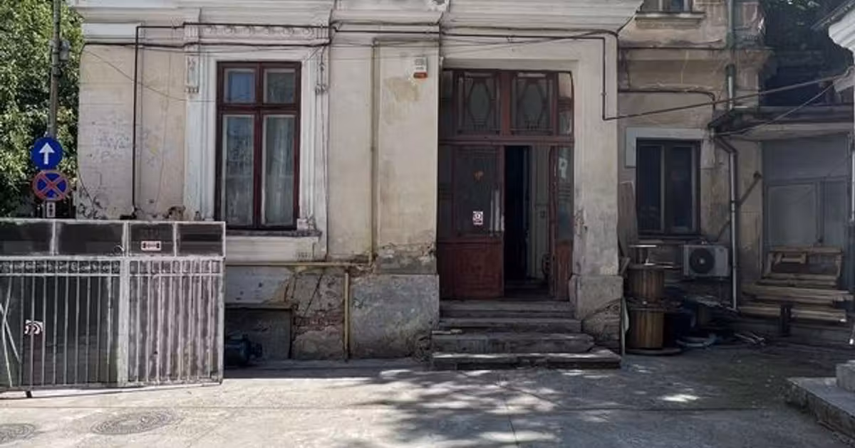 Casă individuală de vânzare cu 13 camere în zona Batistei, Ultracentral