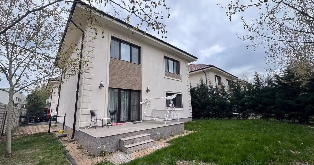 Casă individuală de vânzare cu 5 camere, mobilată în Otopeni