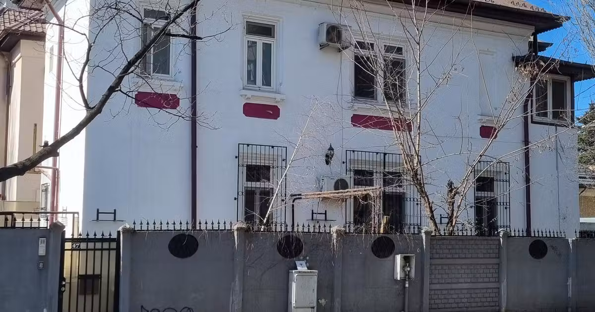Casă de vânzare cu 8 camere în zona Barbu Văcărescu, Sector 2