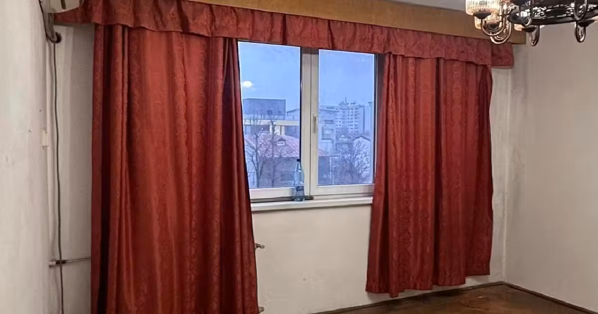 Apartament de vânzare cu 3 camere în zona Nord-Vest, Sector 4