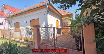 Casă Est