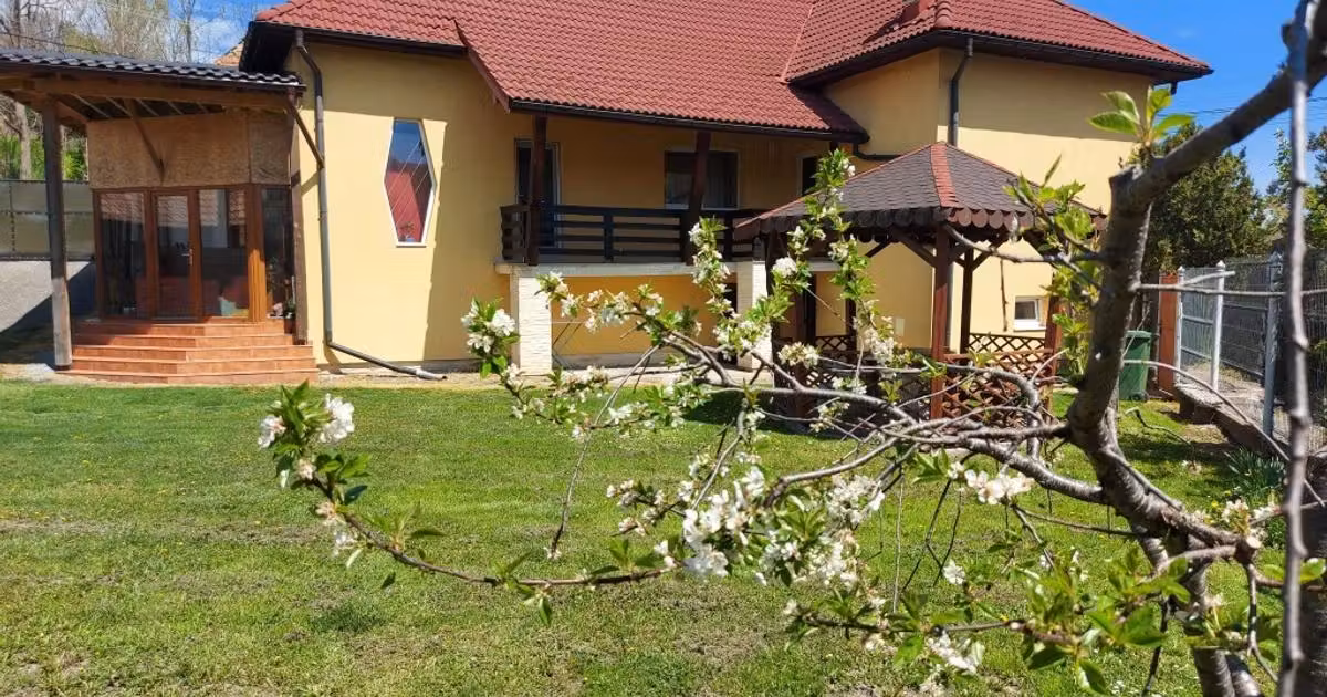 Casă individuală de vânzare cu 3 camere, mobilată în Meteș