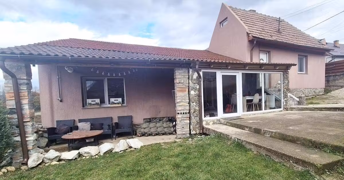 Casă individuală de vânzare cu 2 camere, mobilată în Ciugud