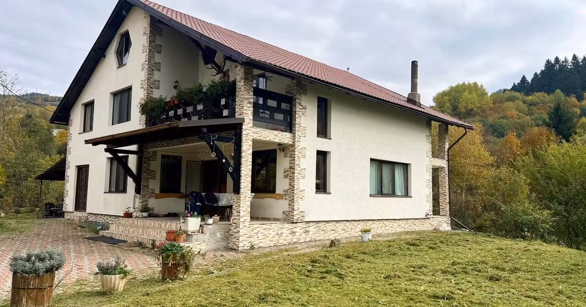 Casă individuală de vânzare cu 7 camere, mobilată în Roșia Montană