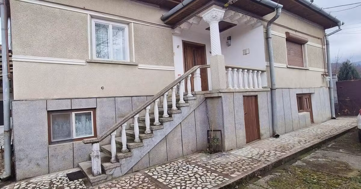 Casă individuală de vânzare cu 4 camere, mobilată în Cugir