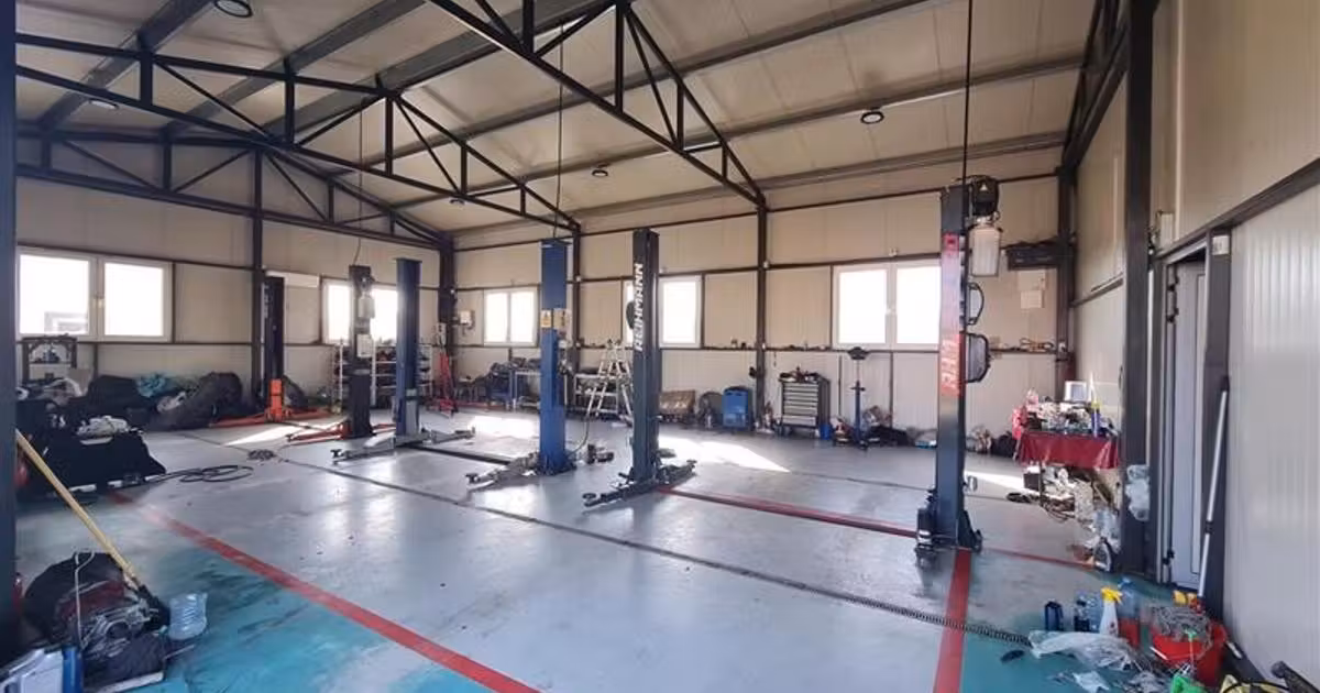 Spațiu industrial de vânzare 344 mp în Podari