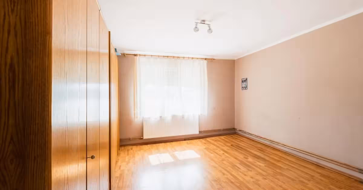 Casă individuală de vânzare cu 6 camere în Jebel