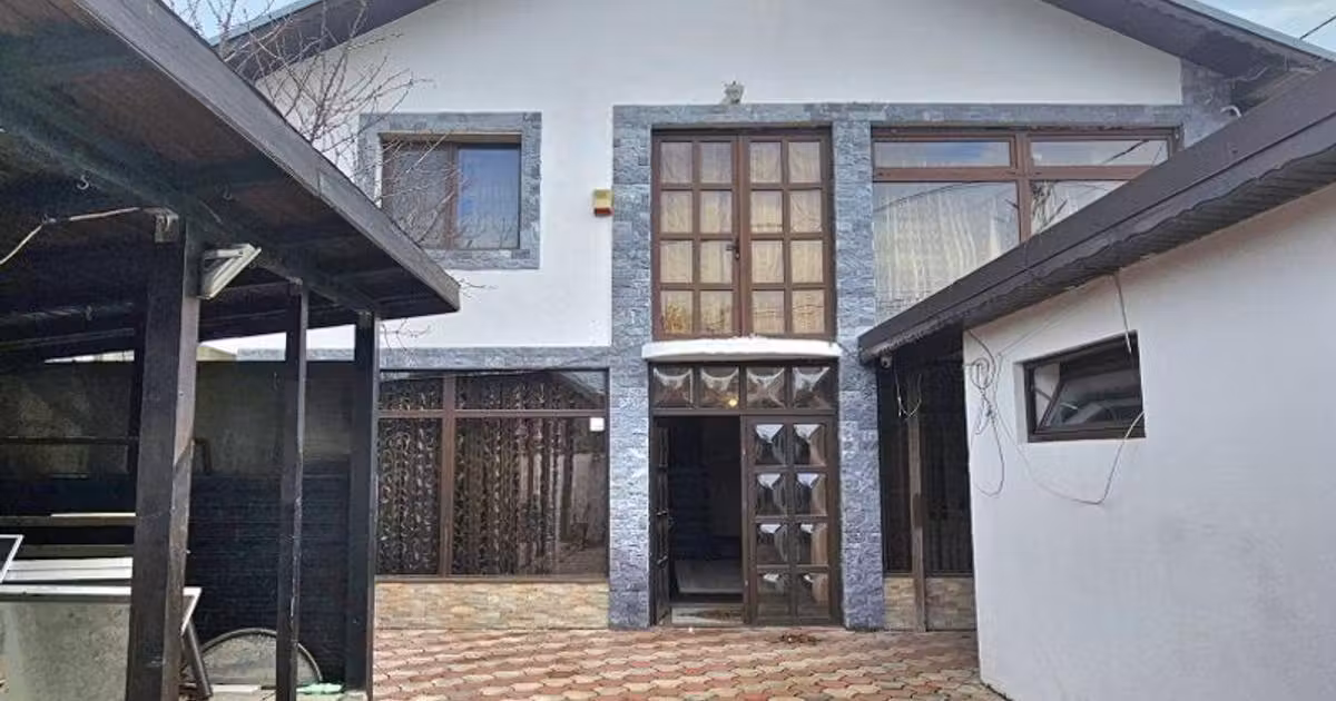 Casă individuală de vânzare cu 4 camere în Glina
